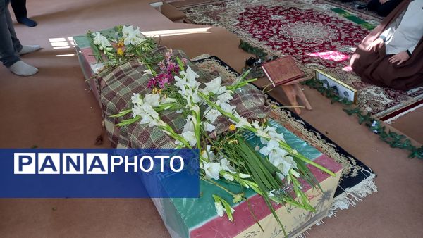 وداع دانش‌آموزان مراغه با شهید گمنام