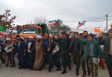 روایت دانش‌آموزان مارگونی از شور حضور در ۲۲ بهمن 
