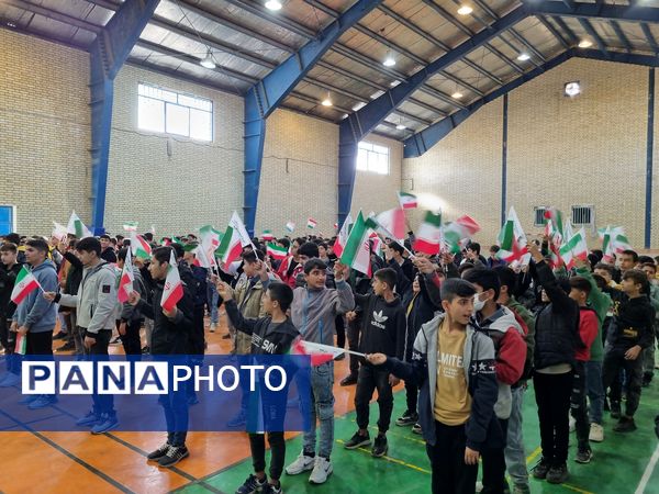 صبحگاه مشترک بسیج دانش‌آموزی و دانش‌آموزان دبیرستان نمونه دولتی پژوهش