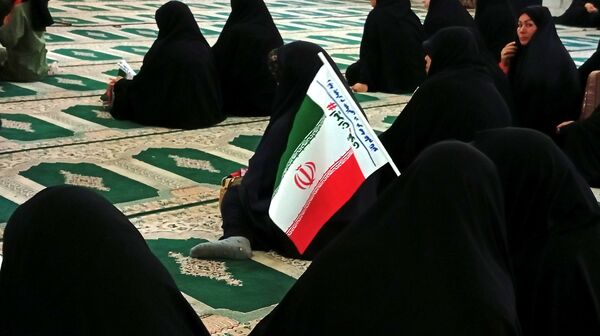 عزاداری دختران فاطمی شهر بن با محوریت حمایت از رهبری 