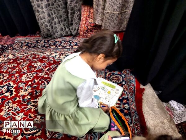 از پیر تا دانش آموز در نماز جمعه نیشابور حضور دارند-۱