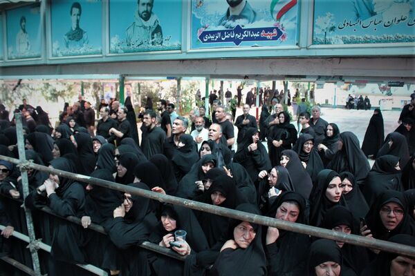 جلوه‌های حزن و خشم در مراسم تشییع شهدا
