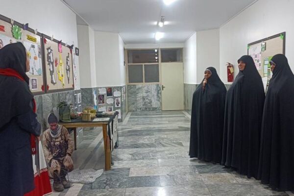  جشن ۲۲ بهمن در دبیرستان حضرت زینب(س) شهرری