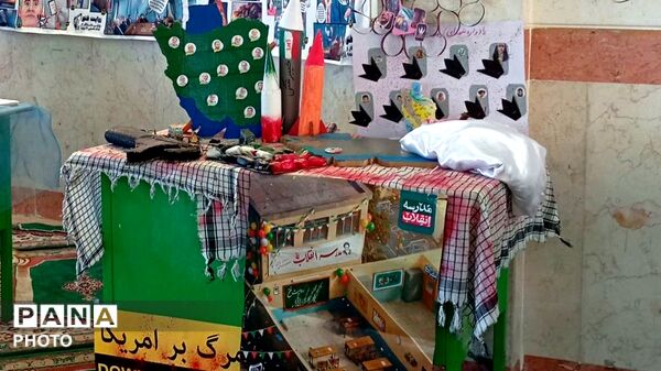 برپایی نمایشگاه انقلاب اسلامی توسط دانش‌آموزان دبیرستان نرگس