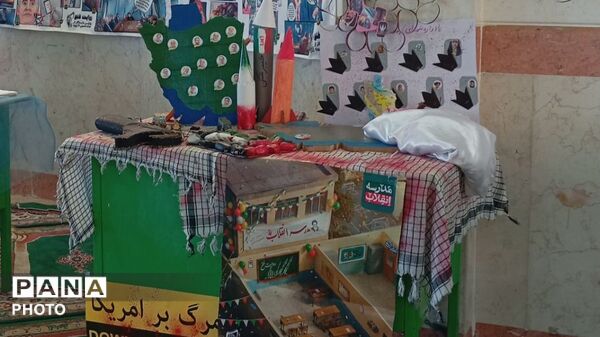 برپایی نمایشگاه انقلاب اسلامی توسط دانش‌آموزان دبیرستان نرگس