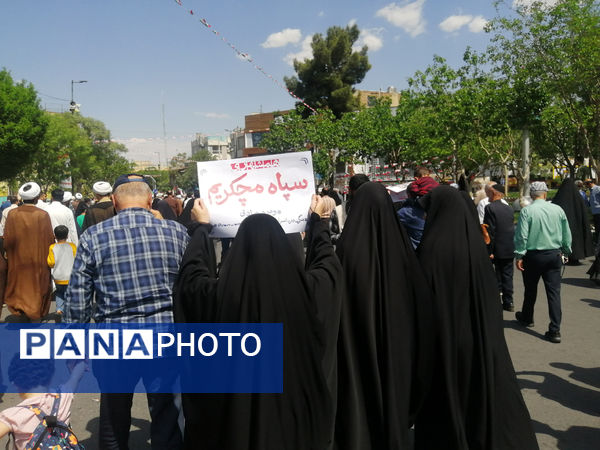 راهپیمایی نمازگزاران جمعه قم در حمایت از عملیات وعده صادق و طرح نور