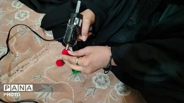 محفل هنری نوجوانان در رواق معصومانه حرم کریمه اهل بیت(س)