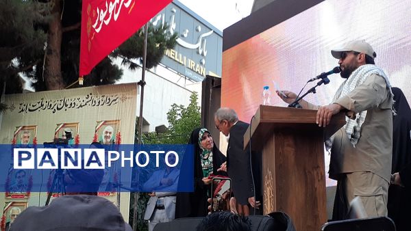 جلوه‌هایی از اجتماع مردم بجنورد در تجلیل از بانوی شجاع رسانه ملی