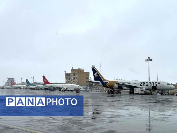 ۱۳ ساعت بعد از بارش برف در فرودگاه شهید هاشمی نژاد مشهد