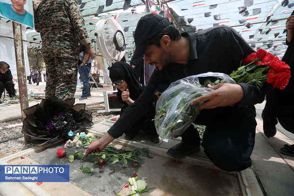 حال و هوای ظهر عاشورا در قطعه شهدای جنگ تحمیلی رژیم صهیونیستی