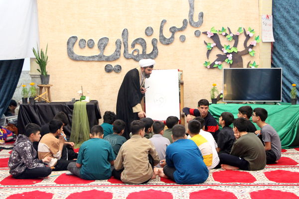 برگزاری حلقه‌های معرفتی صالحین در اعتکاف دانش‌آموزی فهرج