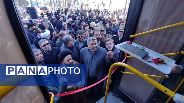 آیین گلباران تمثال امام خمینی(ره) در آغاز دهه فجر