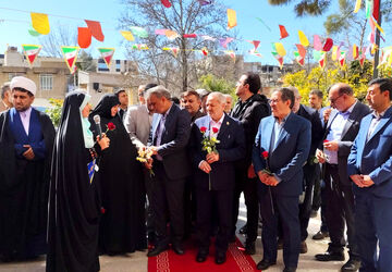 وزیرآموزش و پرورش هم صف دانش آموزان شیرازی
