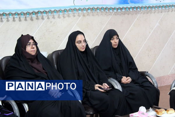 دیدار مربیان و اعضای منتخب سازمان دانش‌آموزی سمنان با نماینده ولی‌فقیه در استان 