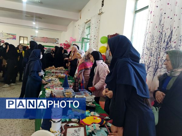 بازارچه دست‌سازه‌های دانش‌آموزان شهر راز