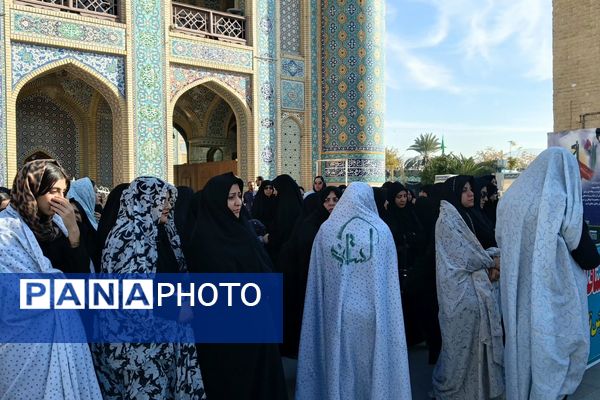 تشییع پیکر مادر شهیدان مشتاقیان در شیراز