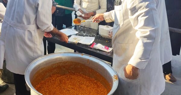 توزیع غذای گرم به‌مناسبت عید سعید غدیر خم در بجنورد