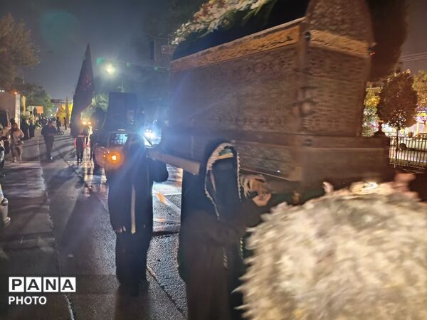 کاروان‌های عزاداری شب شهادت امام سجاد(ع) در سراسر اصفهان به حرکت درآمد