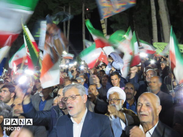 رژه دختران جان فدا همزمان با سراسر کشور در شهرستان خلیل آباد 