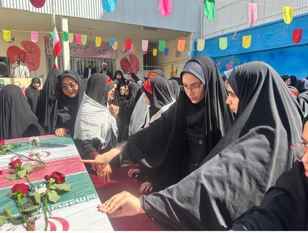 افتتاح وتشکیل سنگر رفافت در دبیرستان دخترانه امام حسین (ع) واحد۳