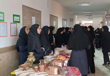 بازارچه دانش‌آموزی در مدرسه ۱۵ خرداد شهر کلاته رودبار 