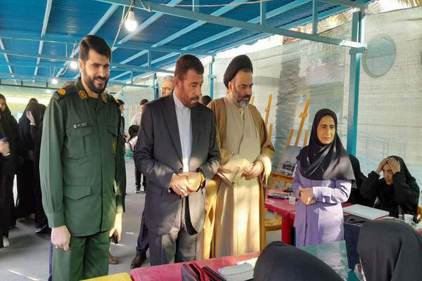 نمایشگاه دانش‌آموزان تراز انقلاب اسلامی استان بوشهر
