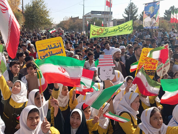 راهپیمایی ۱۳ آبان در شهرستان صالح آباد 