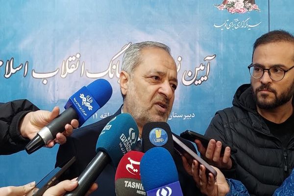 آینده ایران در دستان دانش‌آموزان است