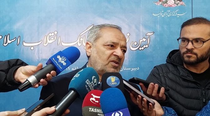 آینده ایران در دستان دانش‌آموزان است