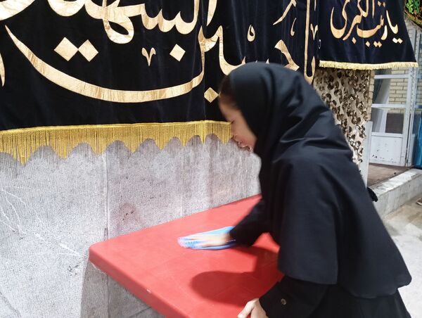 مراسم پخت نذری توسط دانش‌آموزان شیرازی به همت مجموعه تربیت علوی خواهران