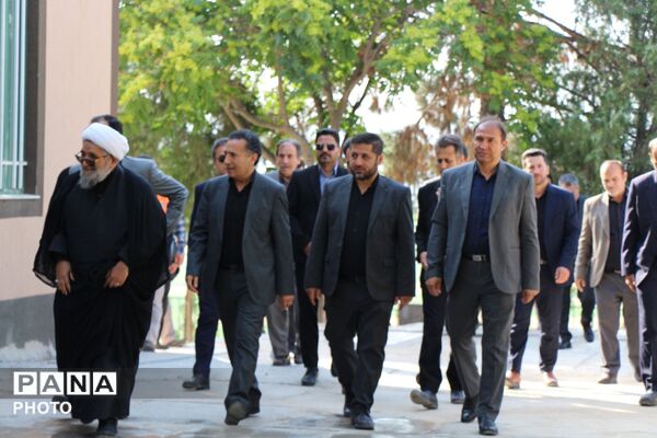 غبارروبی مزار شهدا با حضور مسئولین شهرستان سملقان