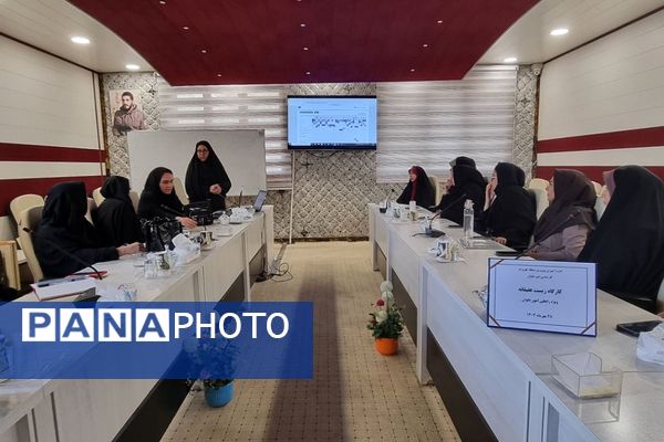 برگزاری کارگاه‌های آموزشی «زیست عفیفانه» و «مهارت‌های فرزندپروری» ویژه رابطین امور بانوان کهریزک 