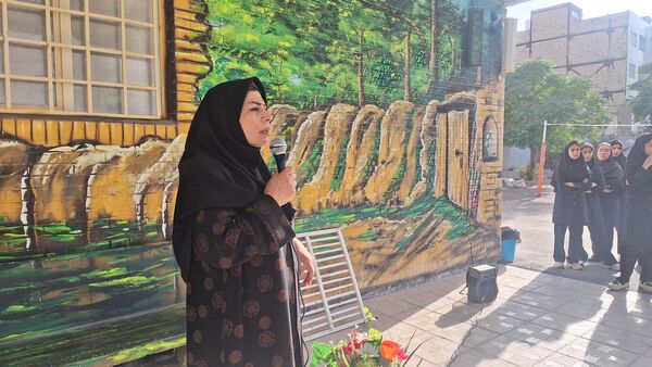 اولین مراسم صبحگاهی در دبیرستان فیاض کاشمر