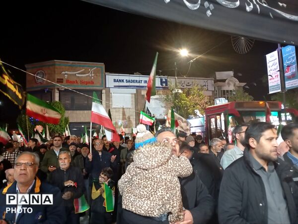همدلی و هم صدایی مردم غیور نیشابور در اجتماعات شبانه