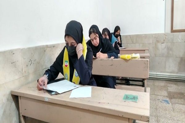  امتحانات ترم اول در دبیرستان دهنوی