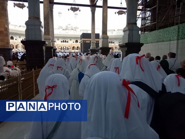 نخستین دیدار معنوی دانش‌آموزان دختر اعزامی به حج عمره با خانه خدا