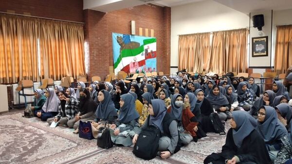 برپایی ضیافت افطاری در دبیرستان شهیده محبوبه