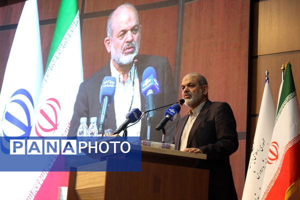 جلسه شورای اداری استان تهران با حضور وزیر کشور به‌مناسبت هفته معلم