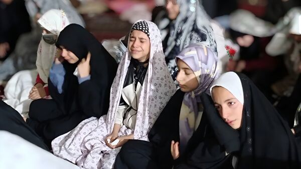 آیین معنوی اعتکاف دانش‌آموزان دختر مسجد سیدالشهدای یاسوج