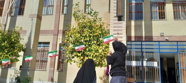 آموزشگاه فاطمیه جیرفت به استقبال «دهه فجر»