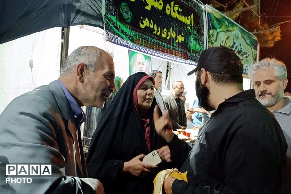 از فروش کتاب تا بیعت با رهبری؛ روایت موکب خانه نخبگان شهرستان دماوند در تجمعات شبانه رودهن