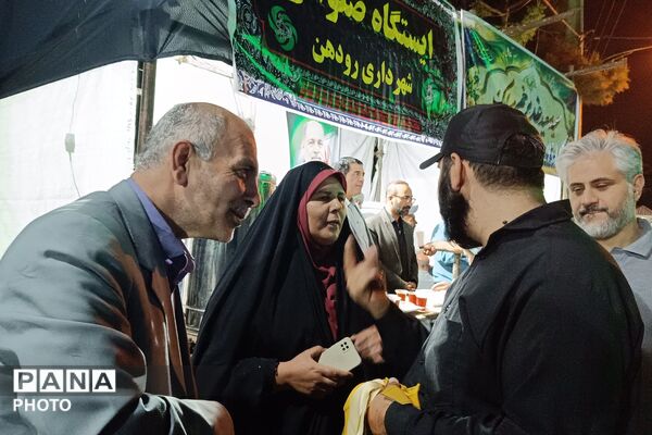 از فروش کتاب تا بیعت با رهبری؛ روایت موکب خانه نخبگان شهرستان دماوند در تجمعات شبانه رودهن