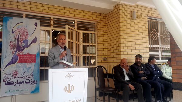 جشن سپاس معلم در دبیرستان قلم چی ۲