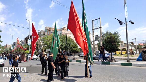 آیین عزاداری صبح تاسوعا در هیئت علی‌اکبر با حضور دانش‌آموزان