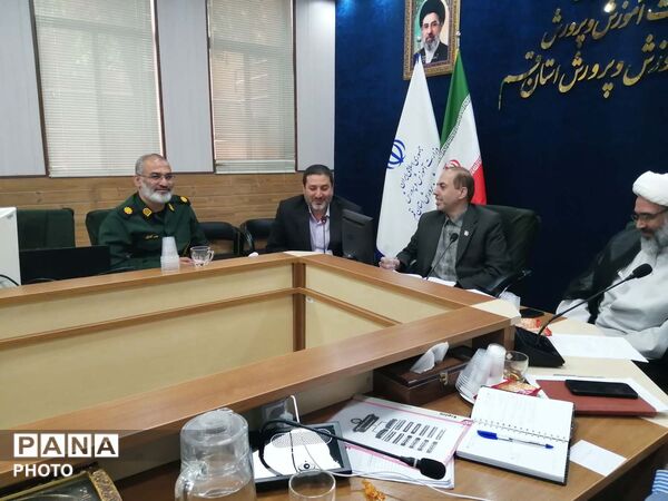 نشست کمیته آموزش و پرورش کنگره ملی شهدای قم