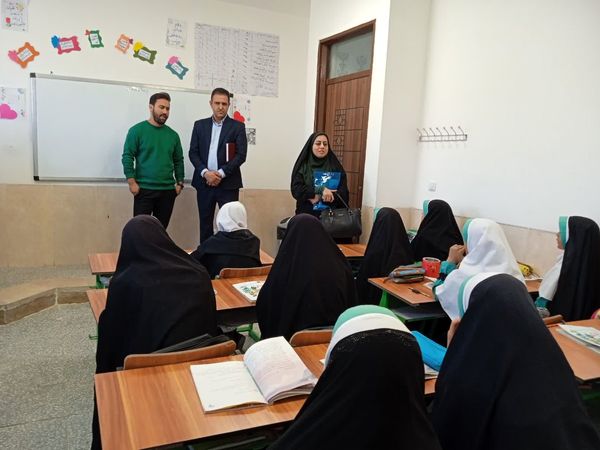 بازدید مسئولان آموزش و پرورش استان یزد از واحدهای آموزشی خاتم 
