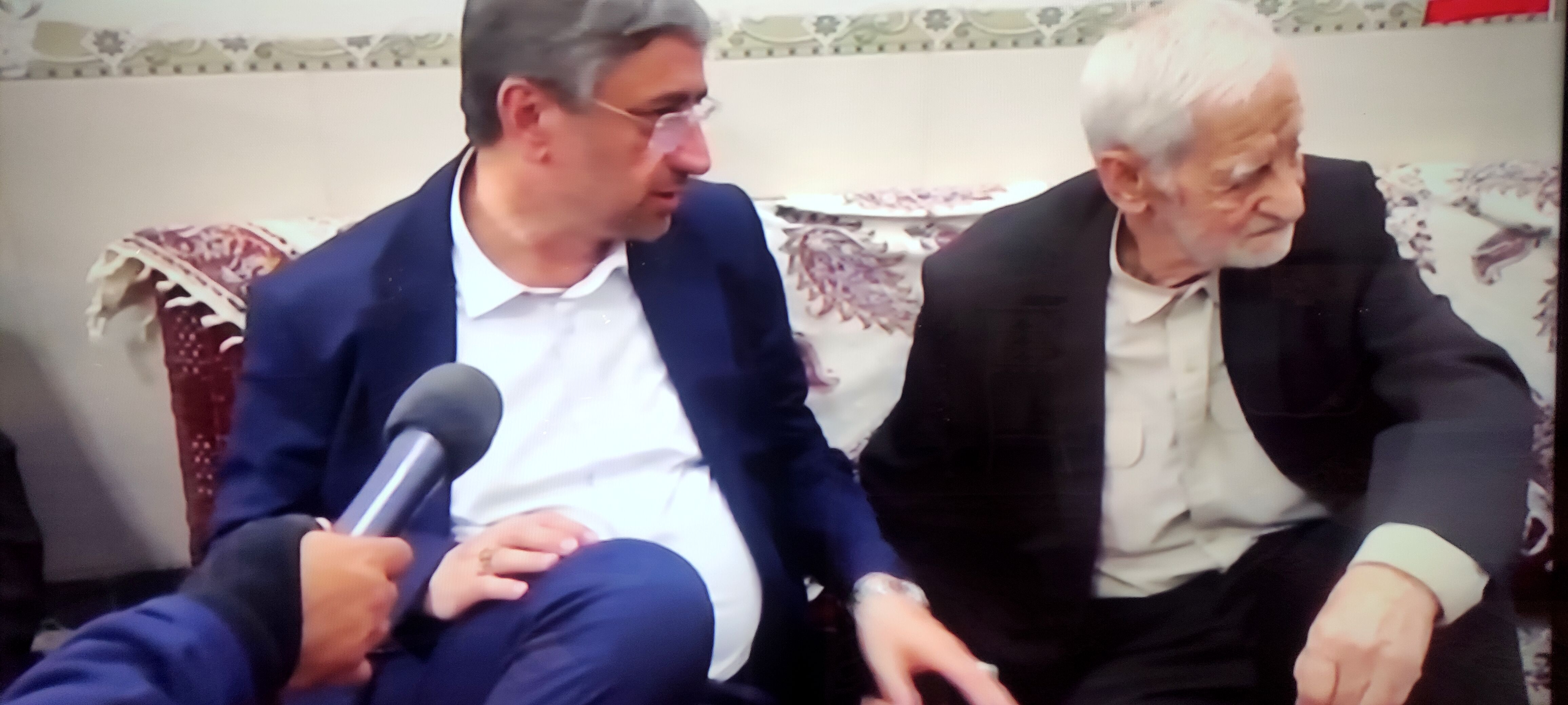 بازدید مسئولین از خانه شهید اسماعیل هادیان در کوهدشت 