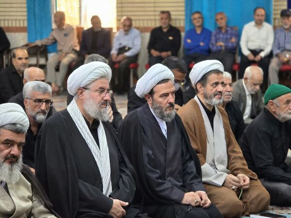 تقدیر از خانواده شهید اسلامی در سالروز اقامه اولین نماز جمعه پس از انقلاب