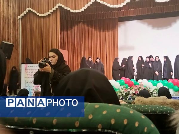 تجلیل از دانش‌آموزان برتر دبیرستان میردادماد