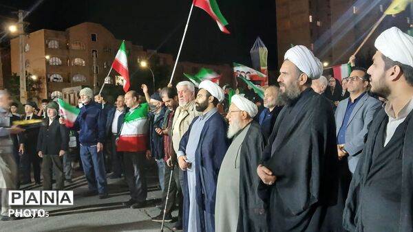 نزدیکی سه ماه ایستادگی مردم در اجتماعات 